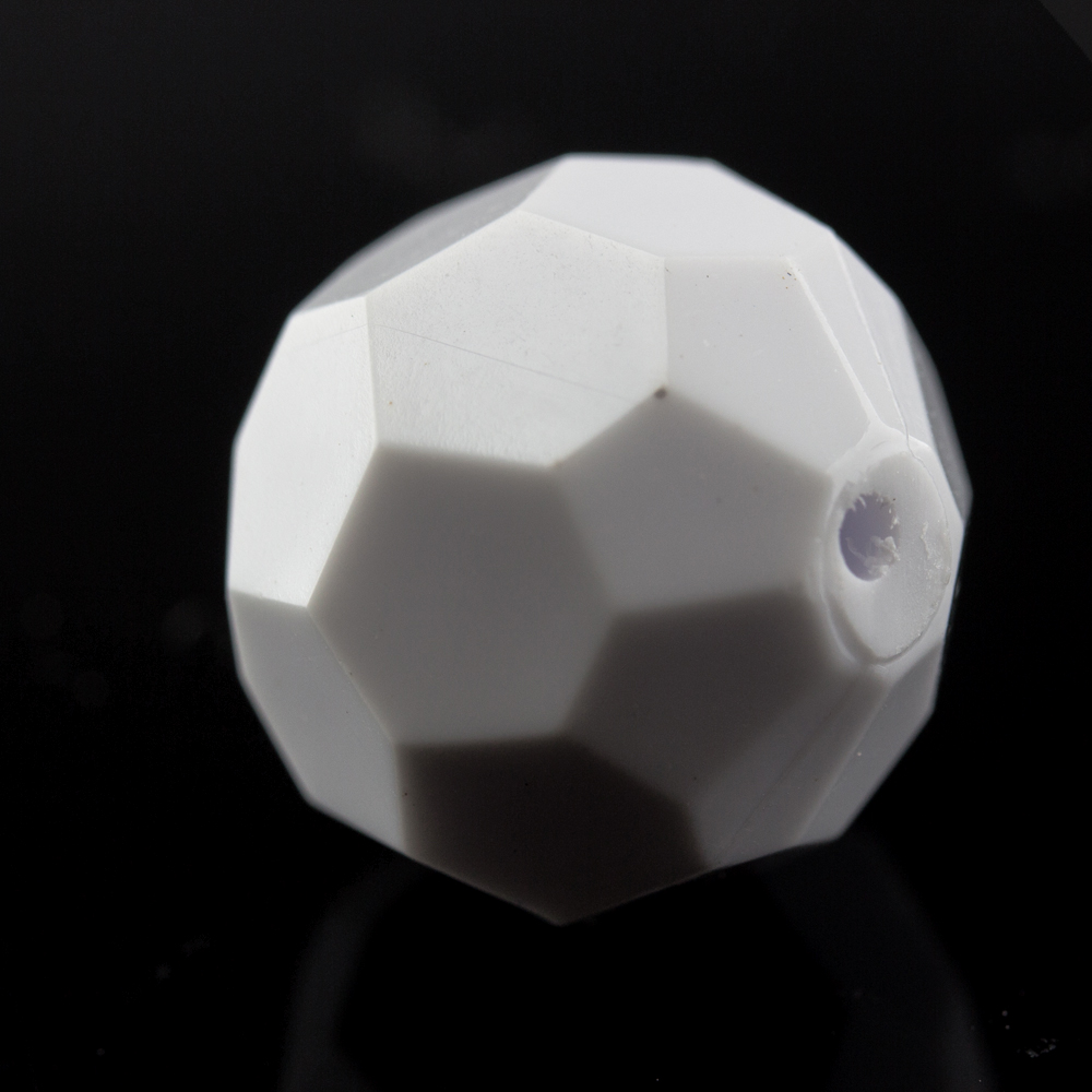 12mm  facettierte Rundperle in  weiß Satt