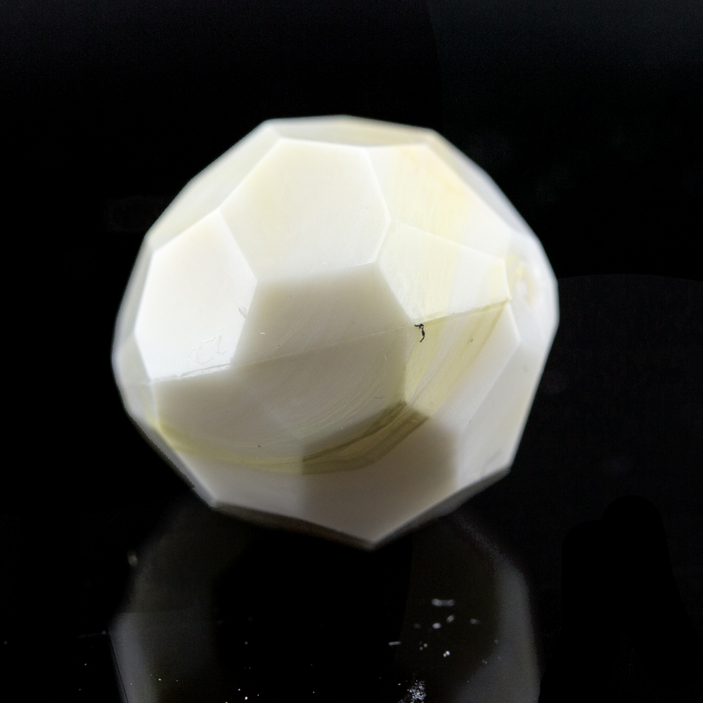 4mm  facettierte Rundperle in  elfenbeinfarben  Marmor