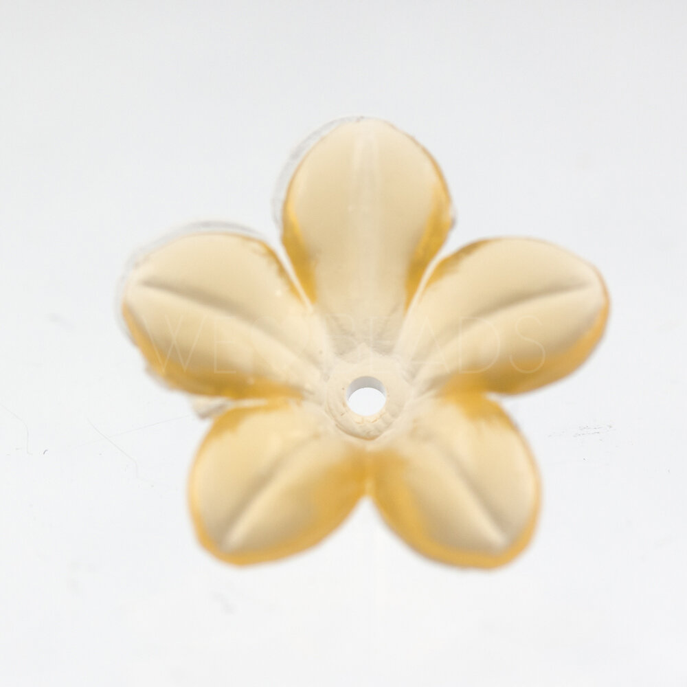 14mm Flower Beads in apricot 