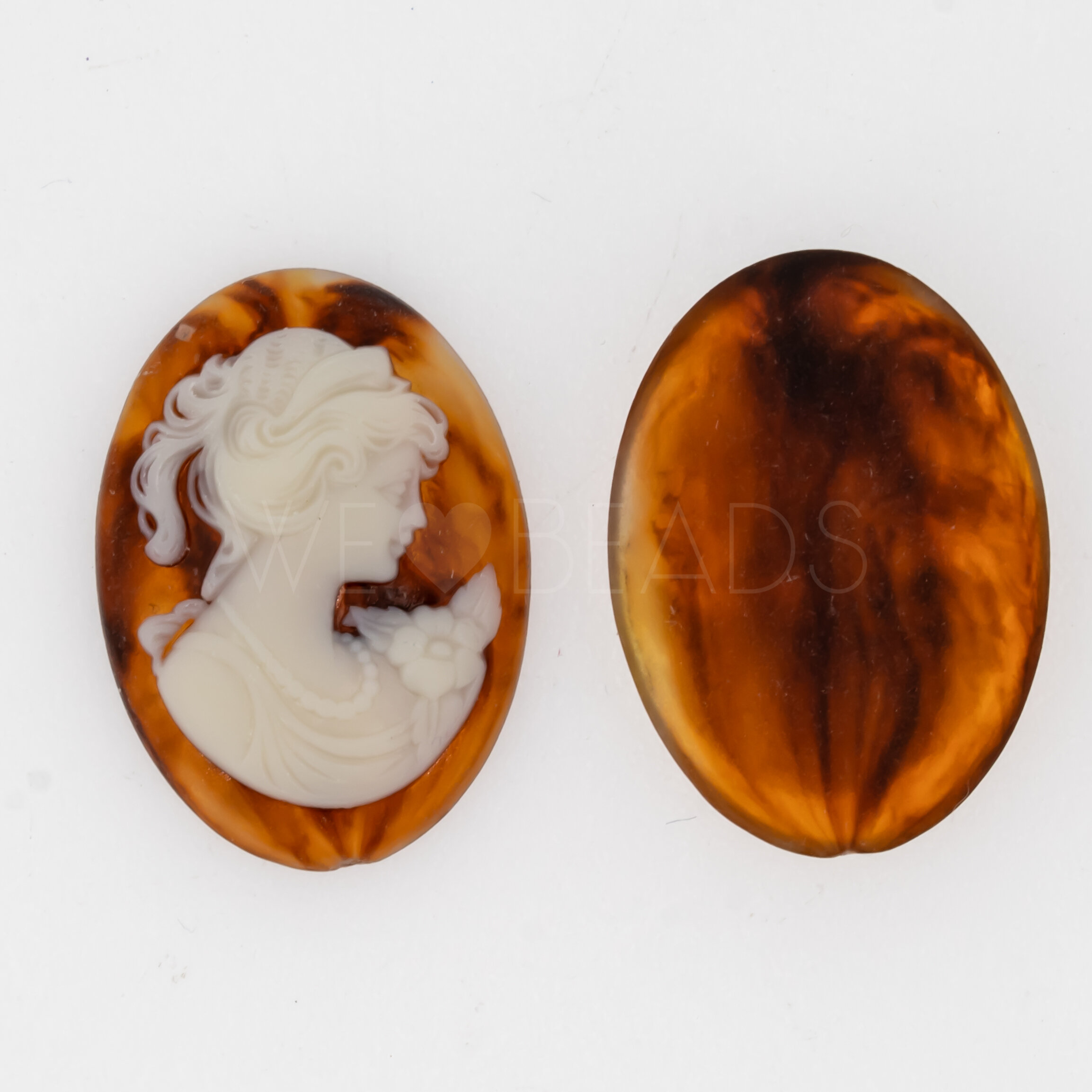 Kamee "Mädchen mit zopf" oval in Schildpatt / Elfenbein