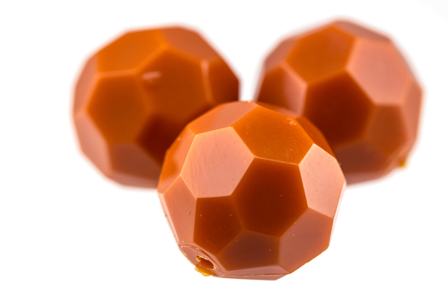 4mm  facettierte Rundperle in  korallenrot dunkel Satt