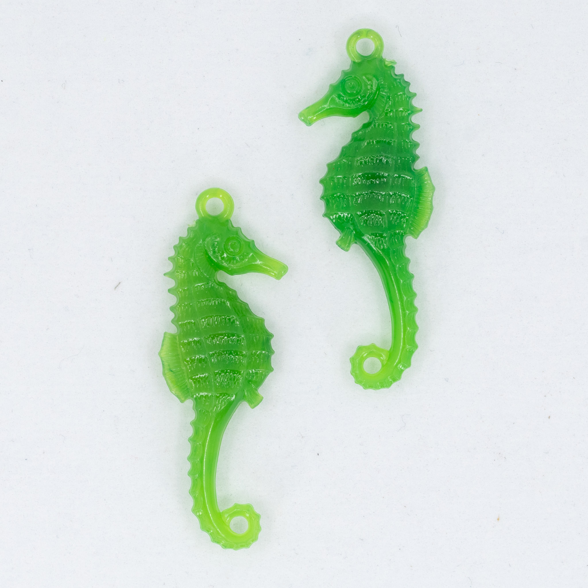 50mm seahorse Charm in meadow green