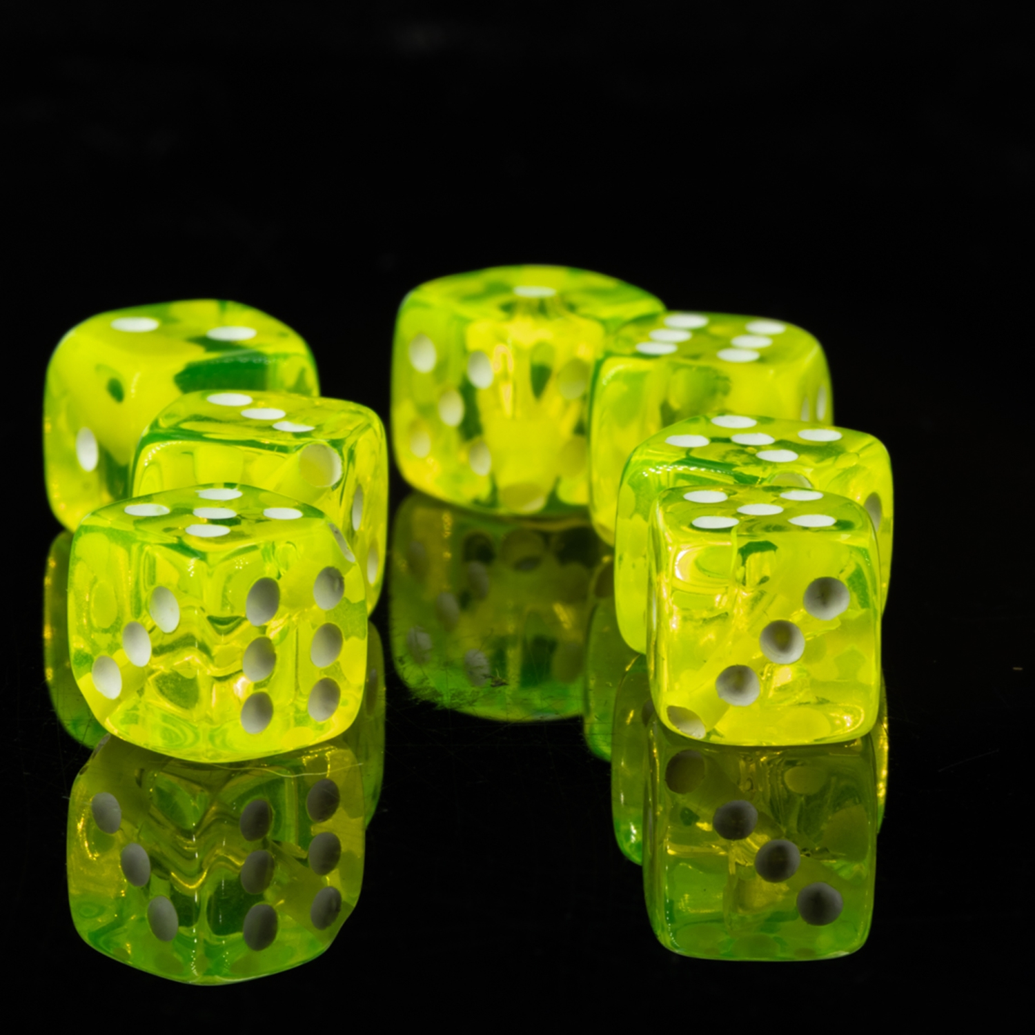 5mm Dice bead - neon yellow / white Translucent, in