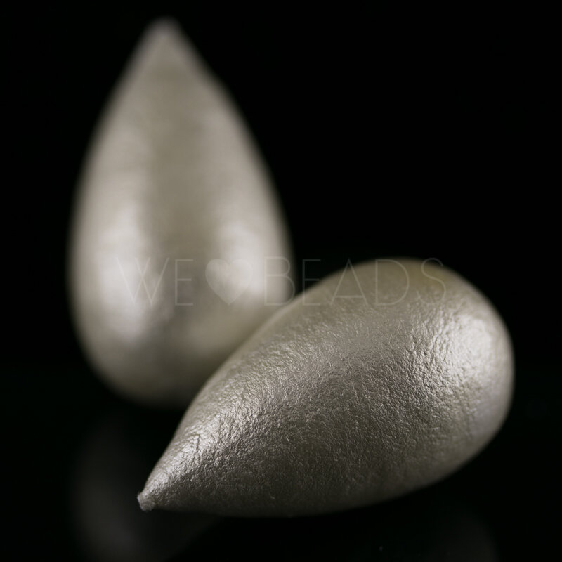 40x23 drop Paper-Mache Bead in angora white coton