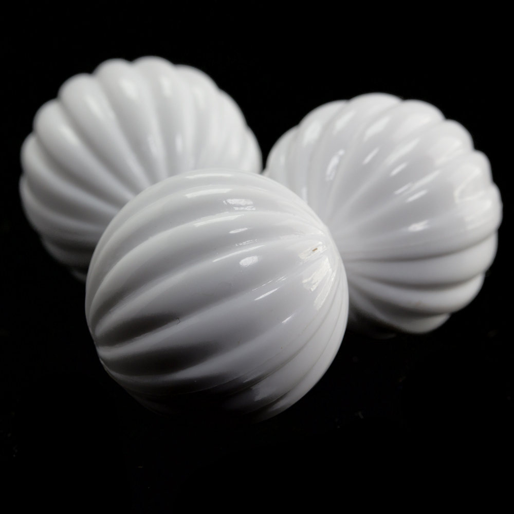10mm grooved Round  Beads in  white