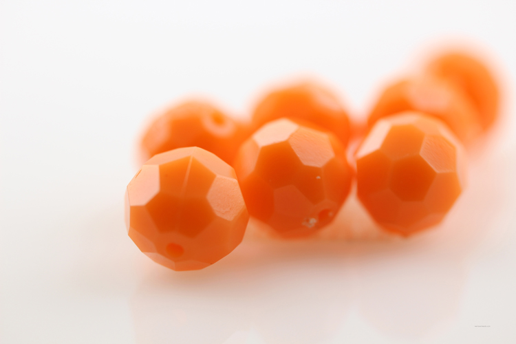 8mm  facettierte Rundperle in  orange Marmor