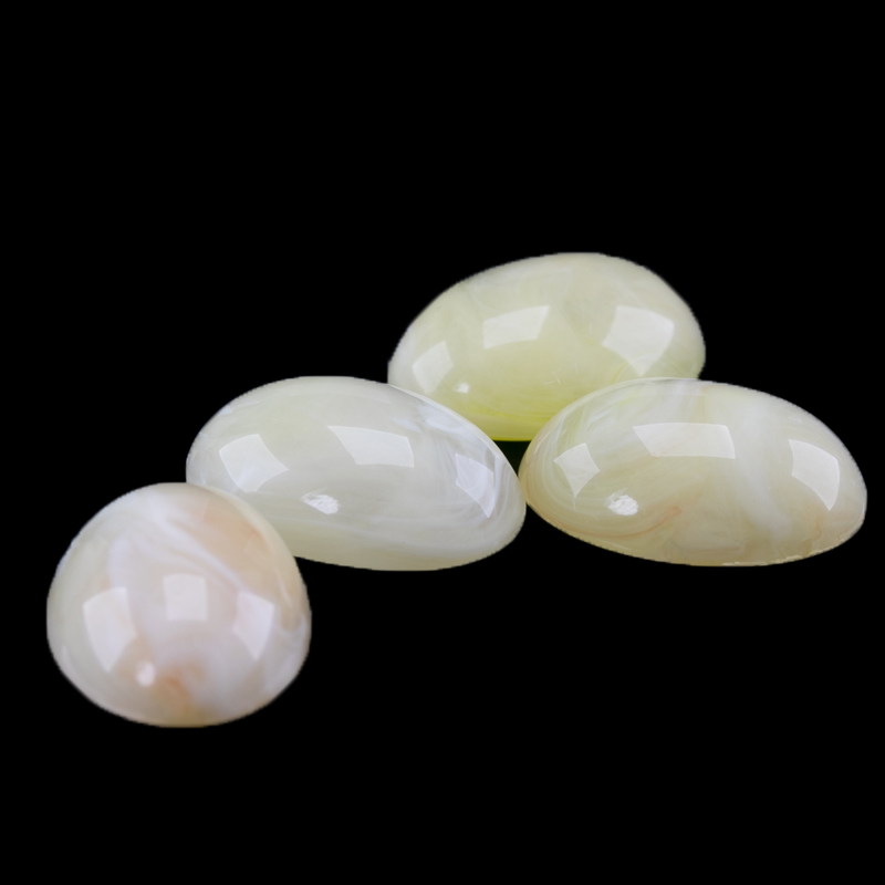 18x13 oval Cabochon in beige  