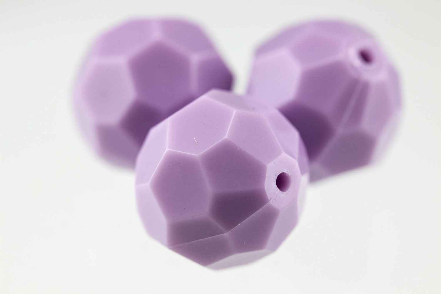 10mm  facettierte Rundperle in  helllila Satt