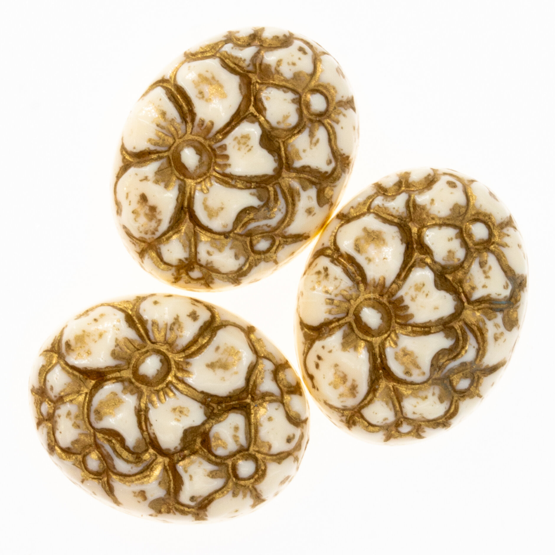 19x15 Cabochon oval in elfenbein