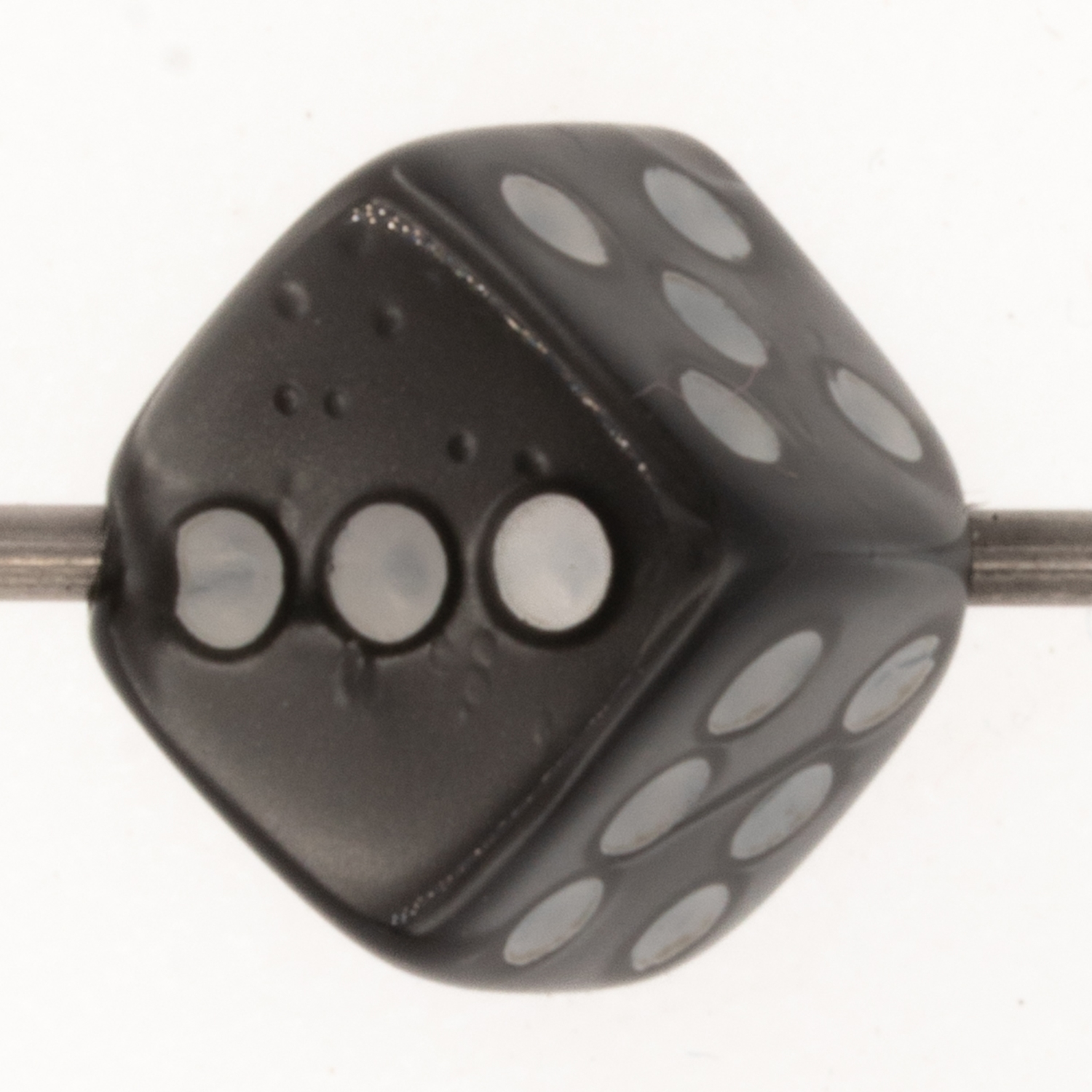 8mm Dice bead - silver grey / white Silk, in