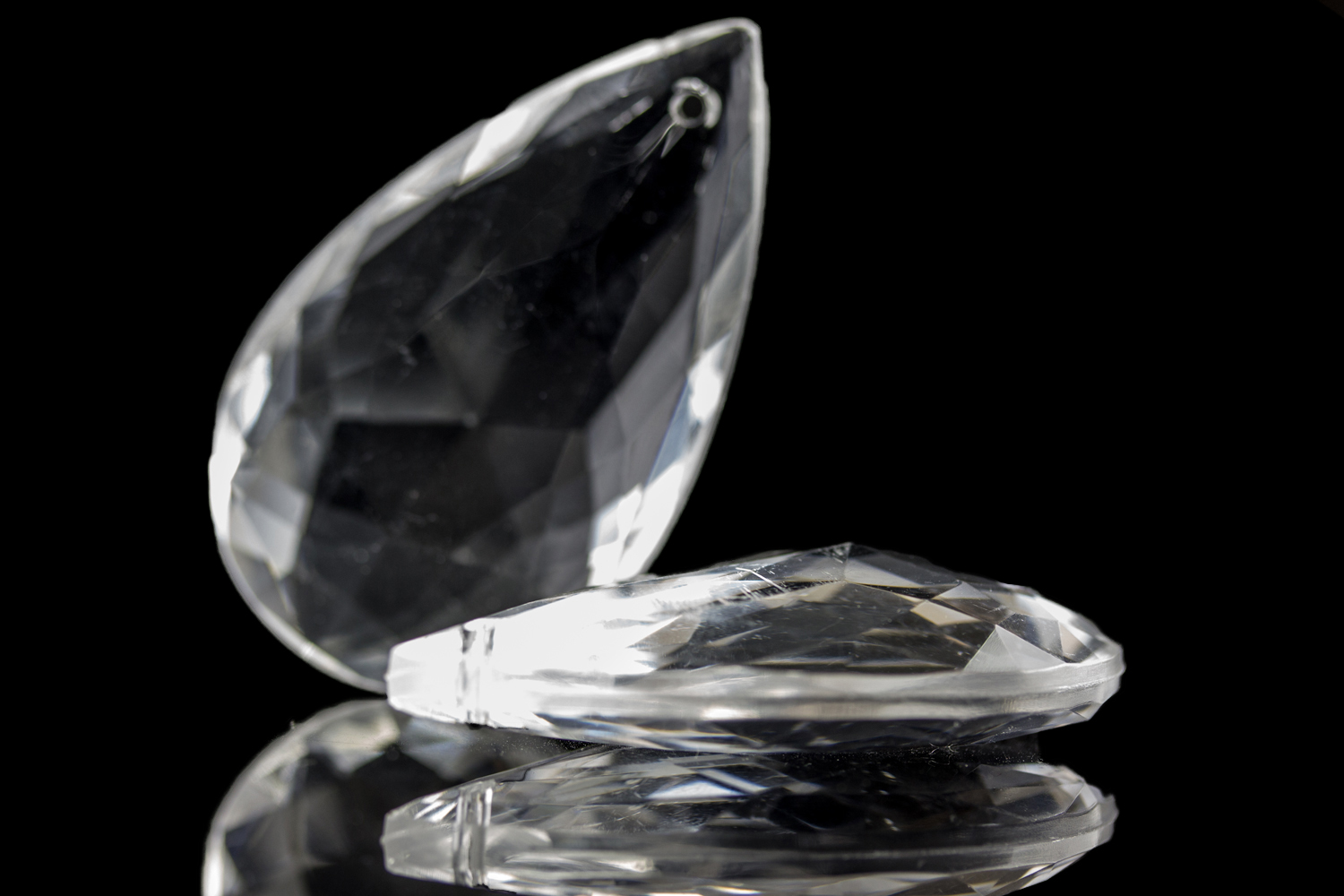 37x22 drop Charm- crystal Translucent