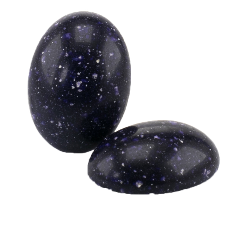 25x18 oval Cabochon in schwarzlila mit weißen punkten 