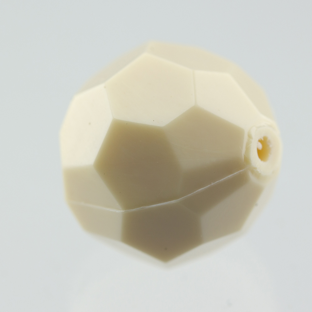 14mm  facettierte Rundperle in  beige Satt