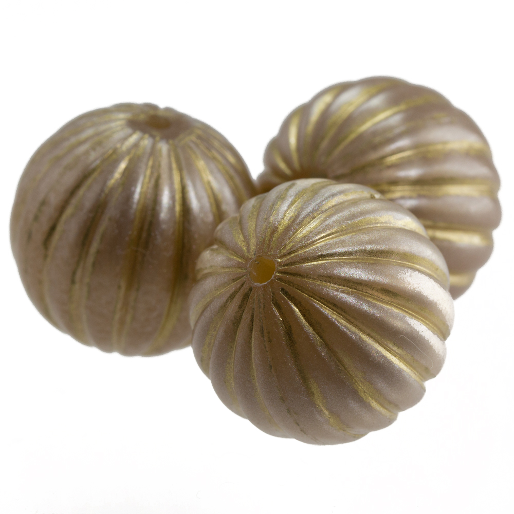 18mm gerillte Rund Perle in weiß  / Goldeinzug
