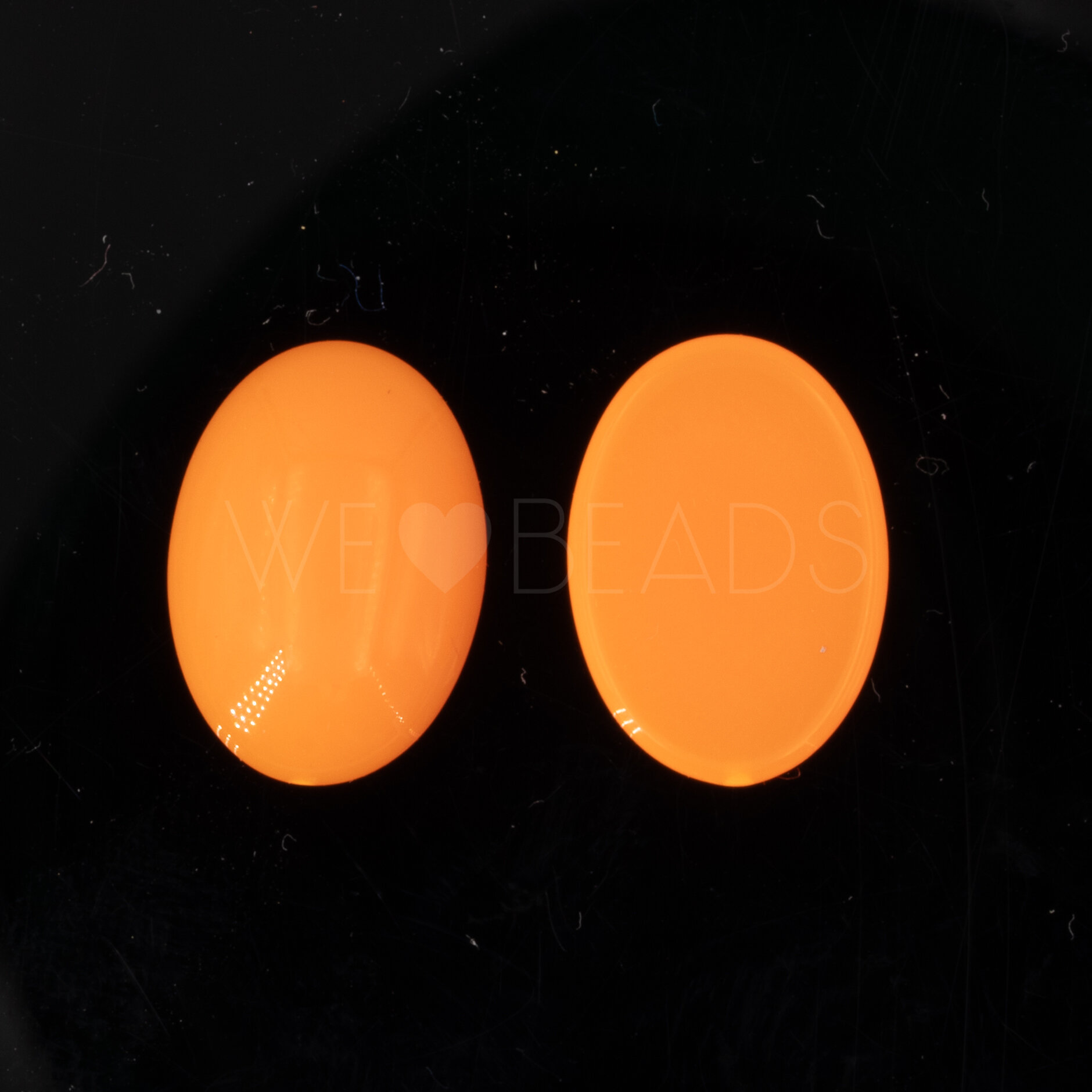 18x13 oval Cabochon in neon orange