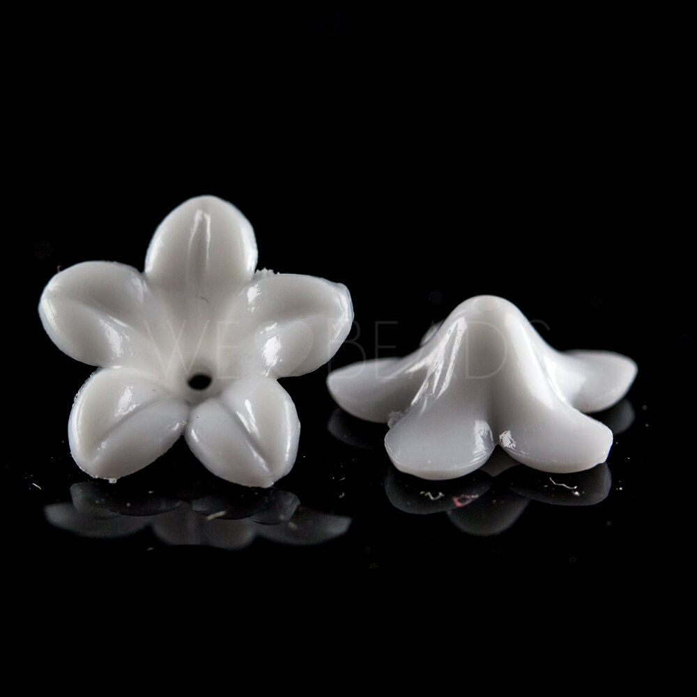 14mm Flower Beads in white