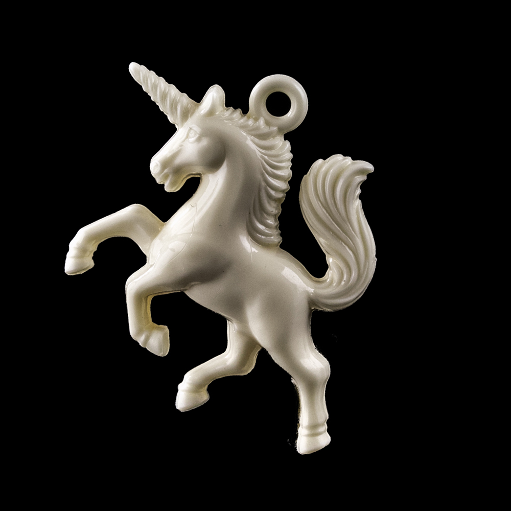45x36 Einhorn Anhänger in elfenbein 
