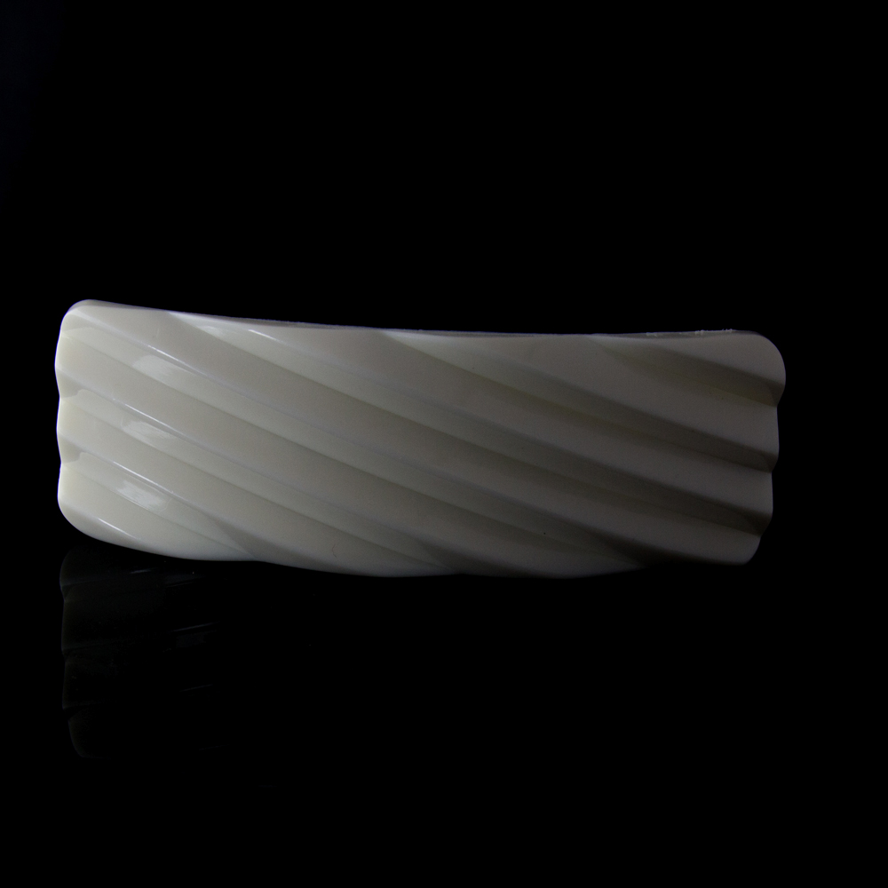 Hair clip in white , medium