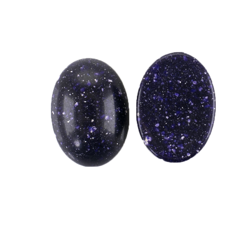 25x18 oval Cabochon in schwarzlila mit weißen punkten 