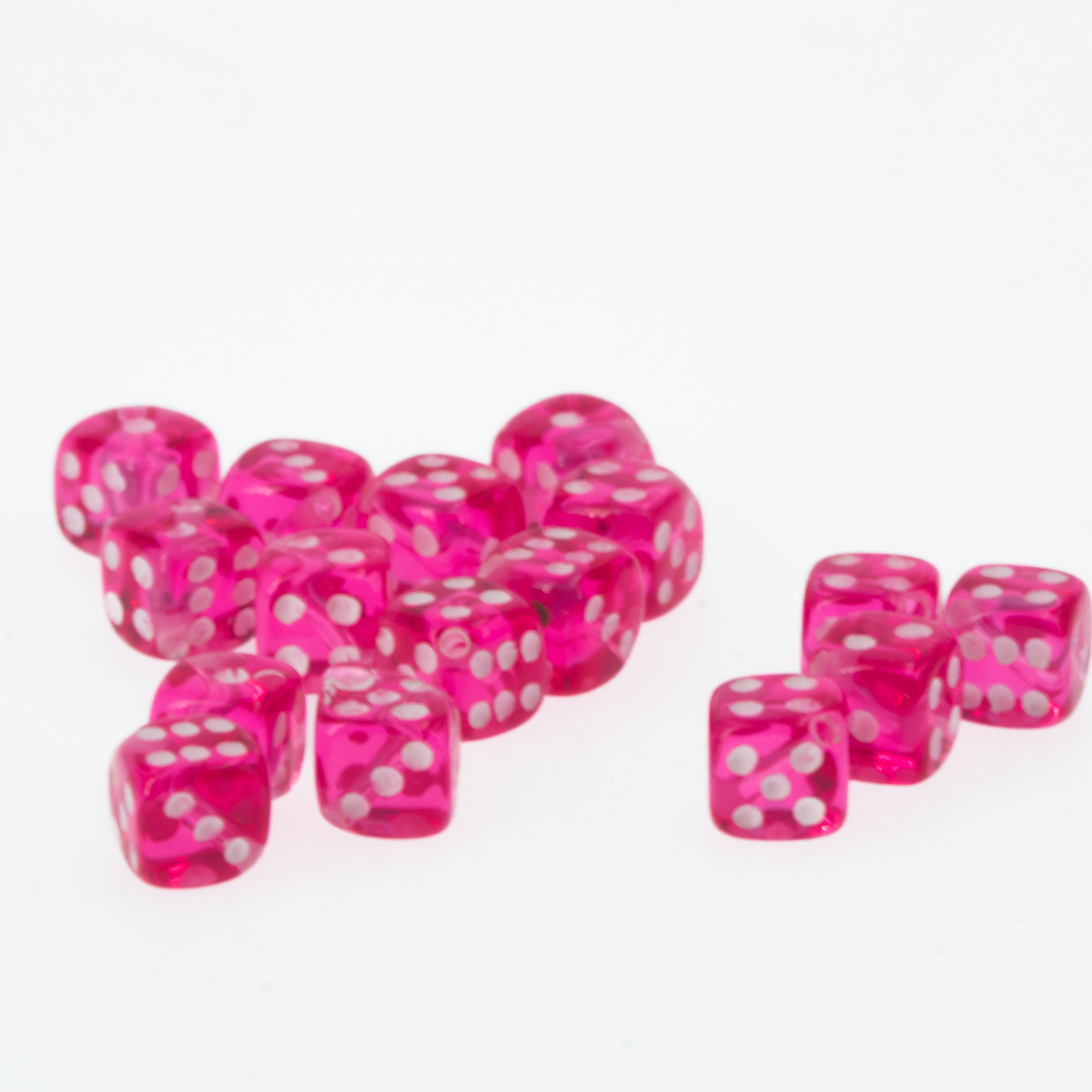  5mm Dice bead - fuchsia / white Translucent, in