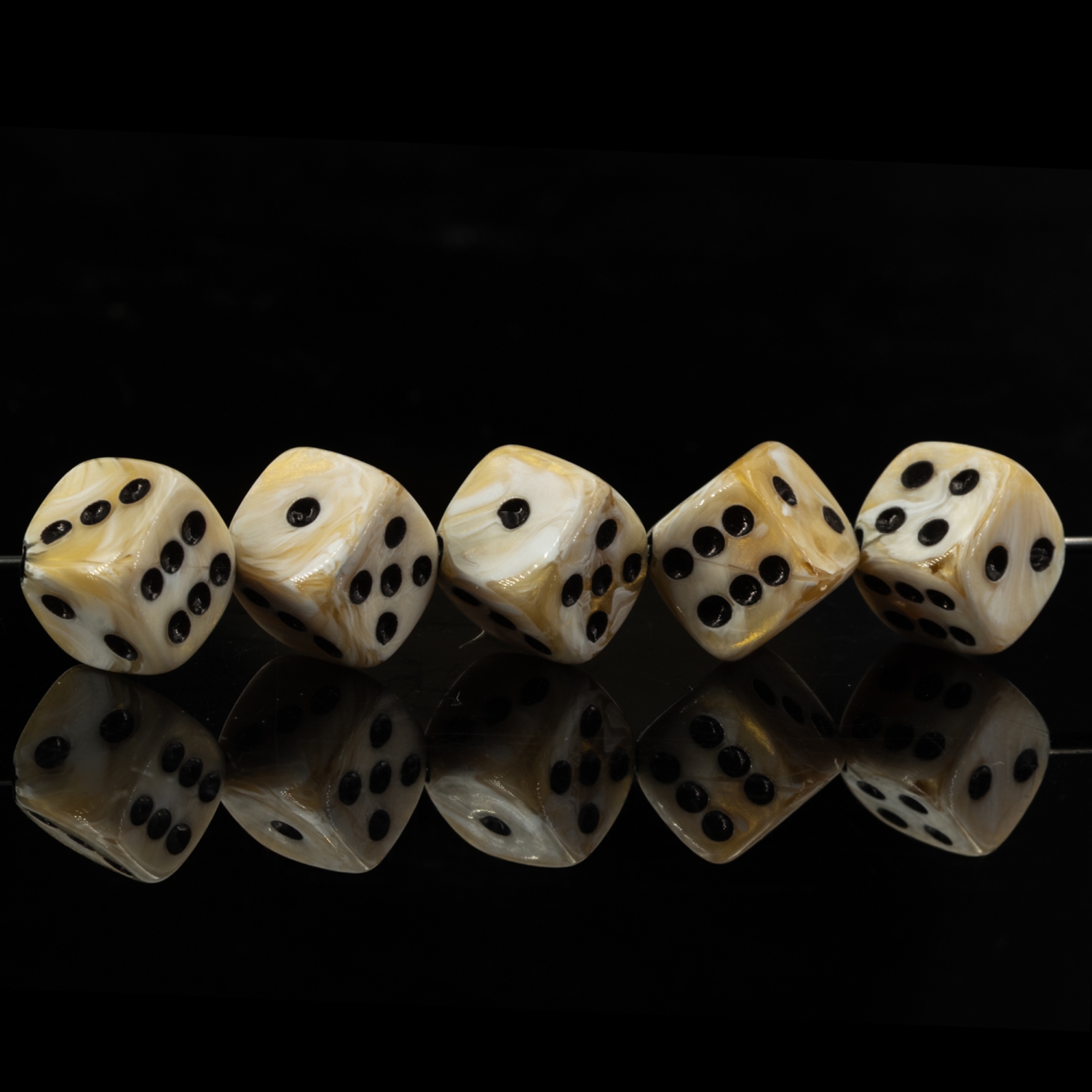 8mm Dice bead - gold beige / black Marbled, in