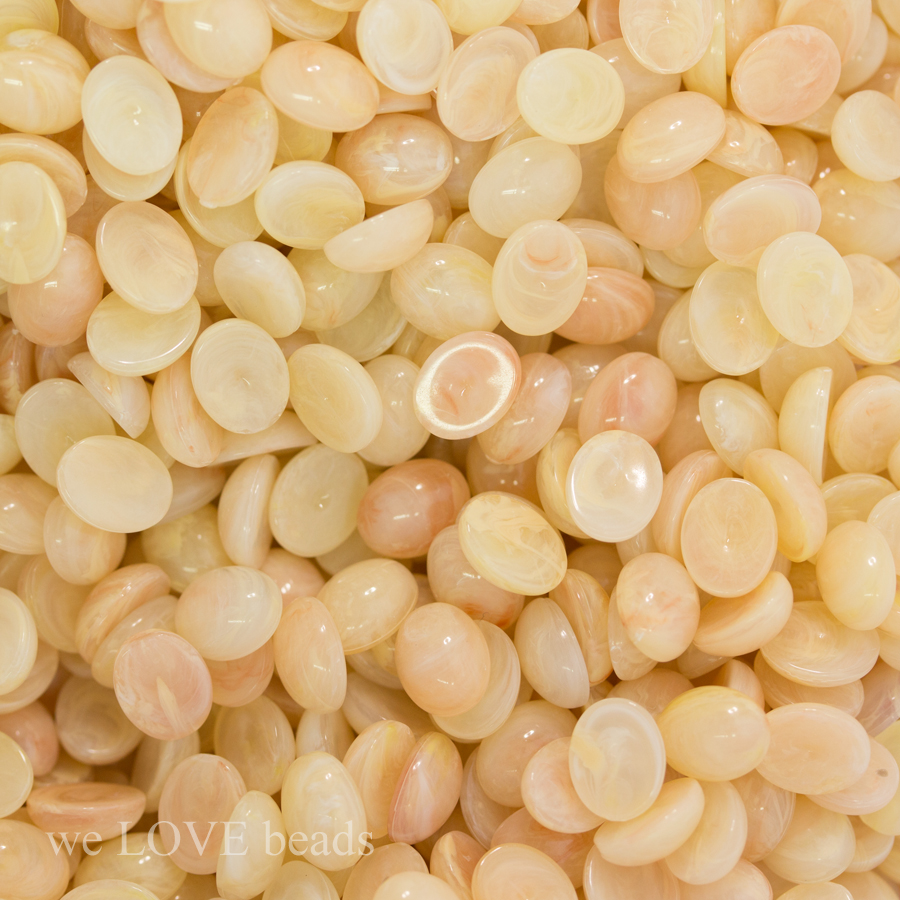 18x13 oval Cabochon in beige  