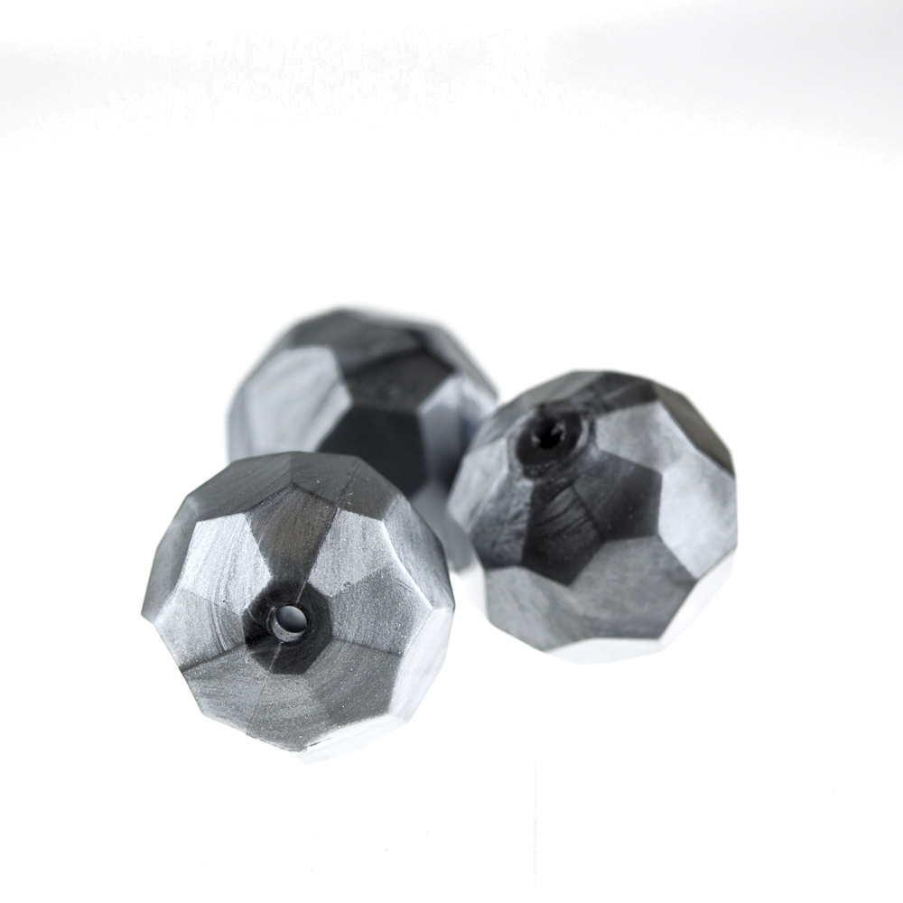 10mm  facettierte Rundperle in  silberbasis Seide