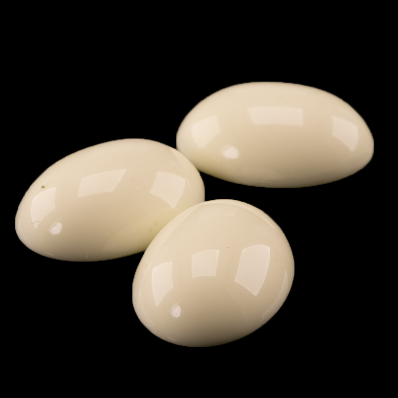 18x13 oval Cabochon in elfenbein 