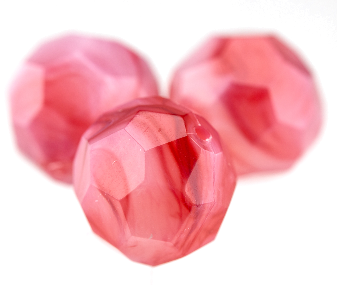 6mm  facettierte Rundperle in  flammen rot Marmor