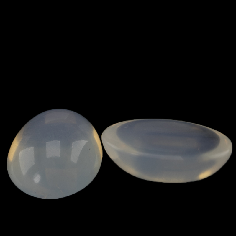 18x13 oval Cabochon in weiß 