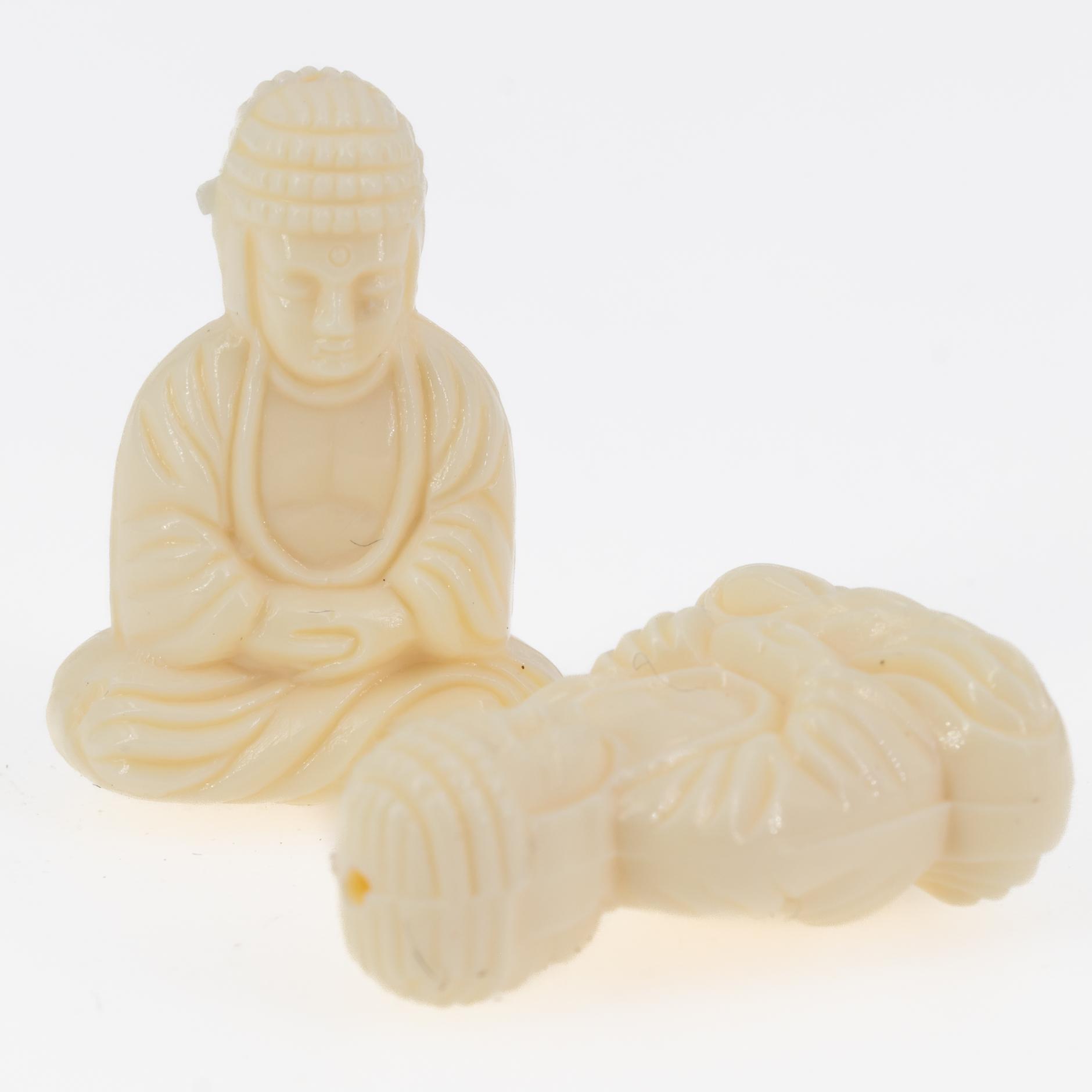 25x18 Buddha-Perle sitzend in elfenbein Satt