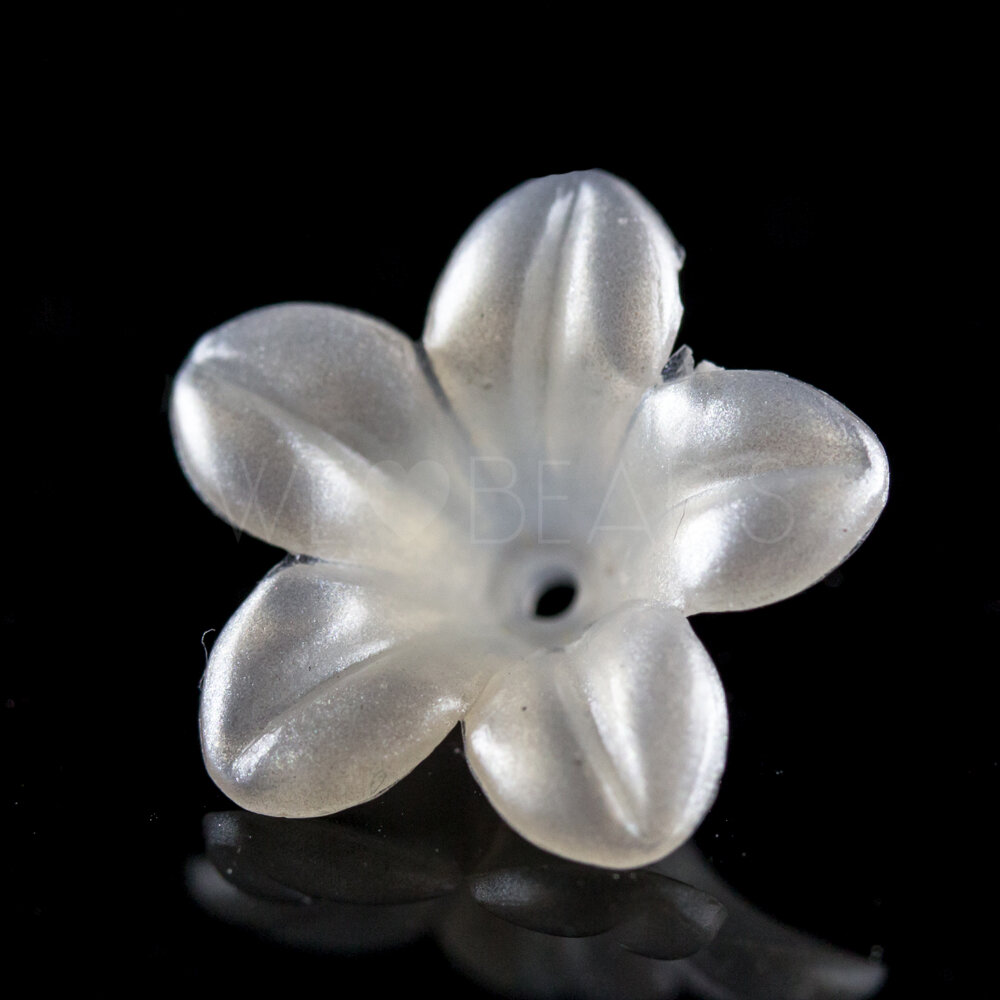 14mm Flower Beads in silk white