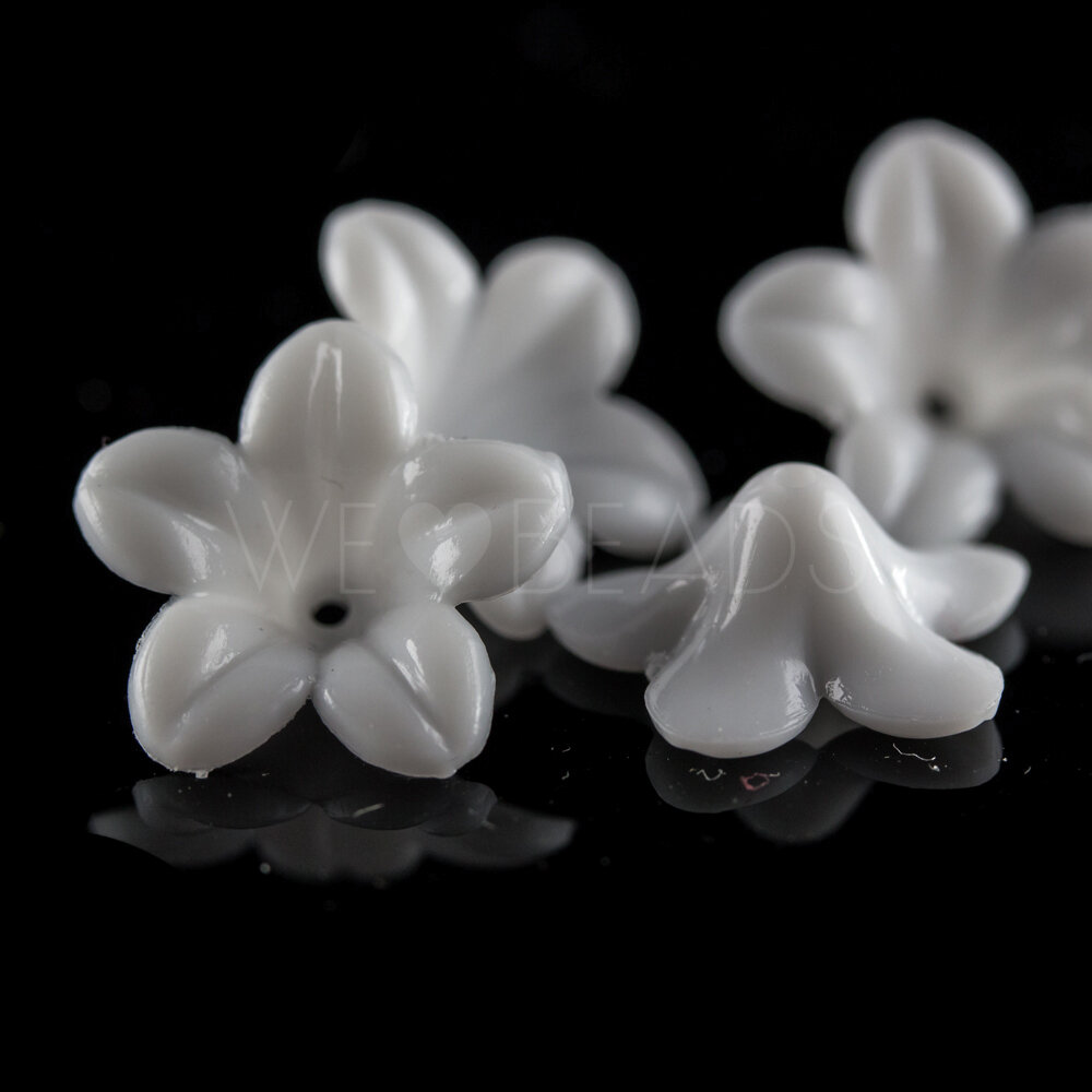 14mm Flower Beads in white