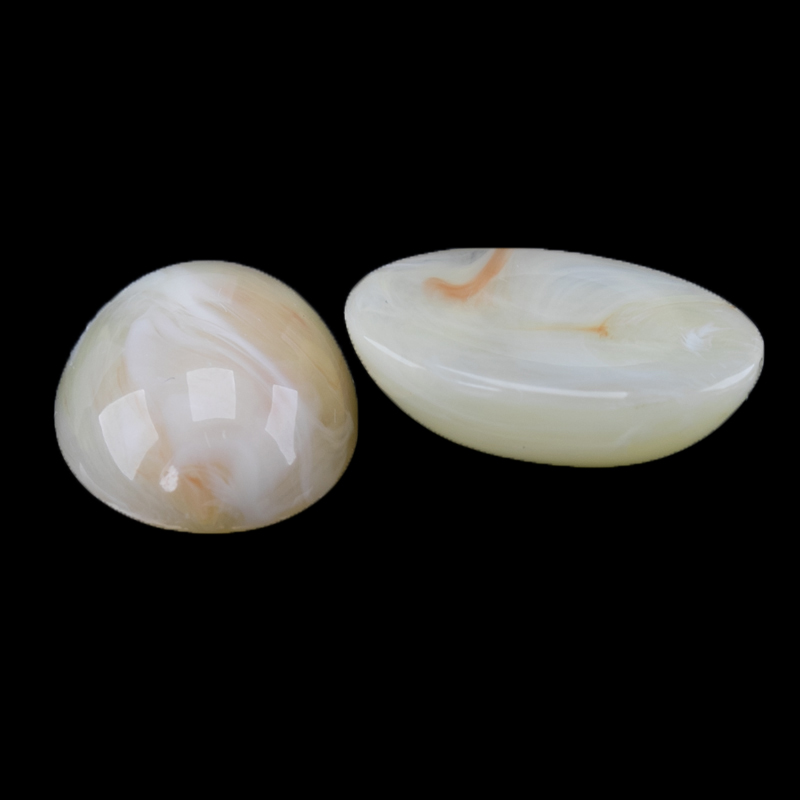 18x13 oval Cabochon in beige  