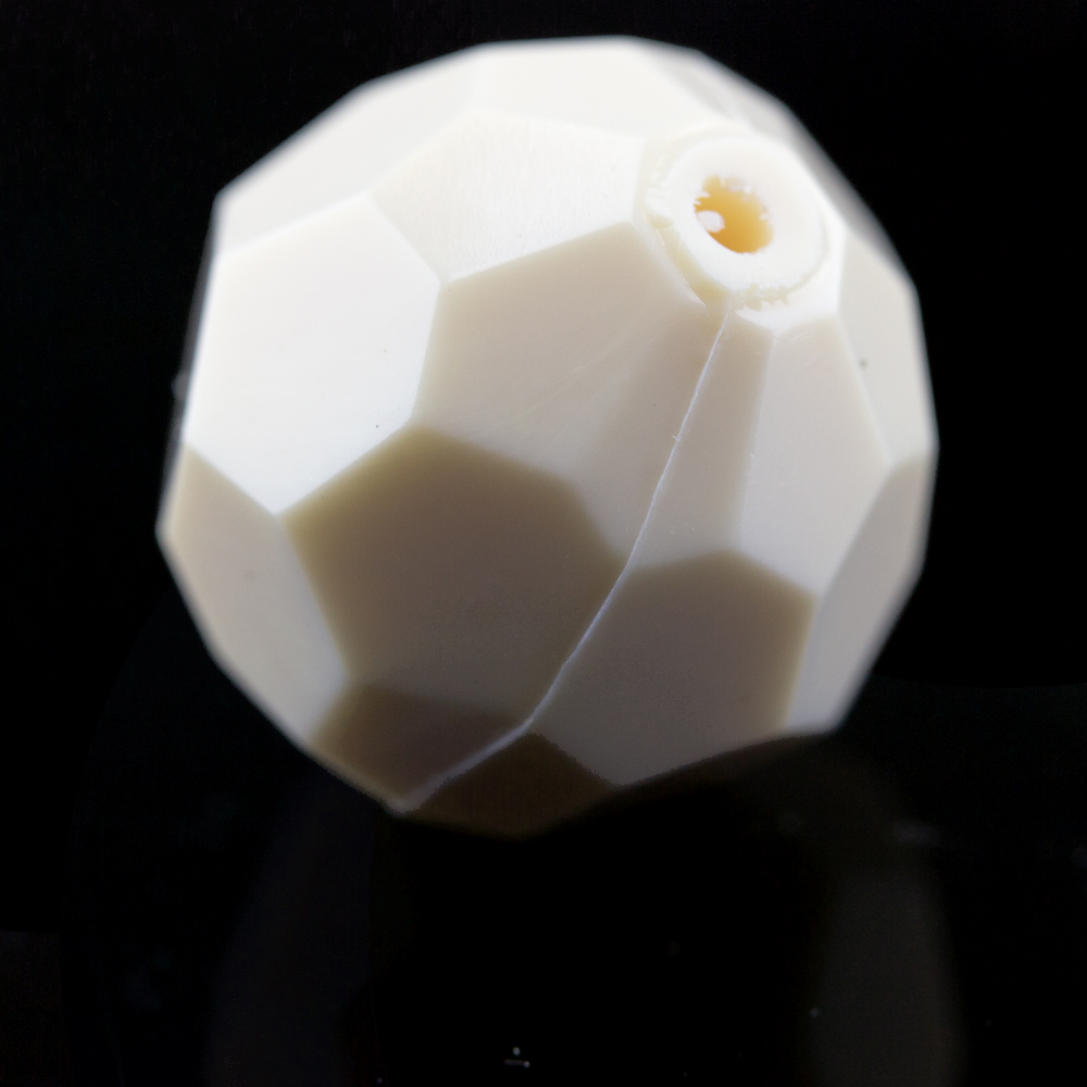 14mm  facettierte Rundperle in  beige Satt